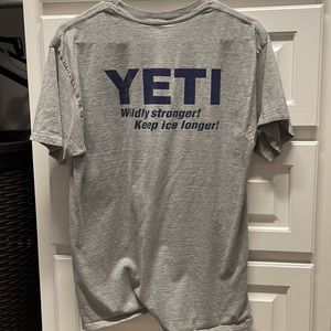 Men’s medium yeti T-shirt